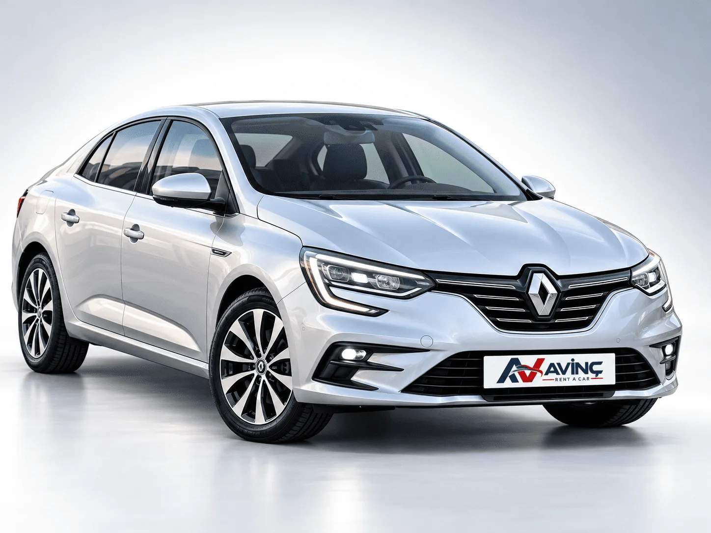Renault Megane Gümüş Gri kiralık araç — ön çapraz görünüm