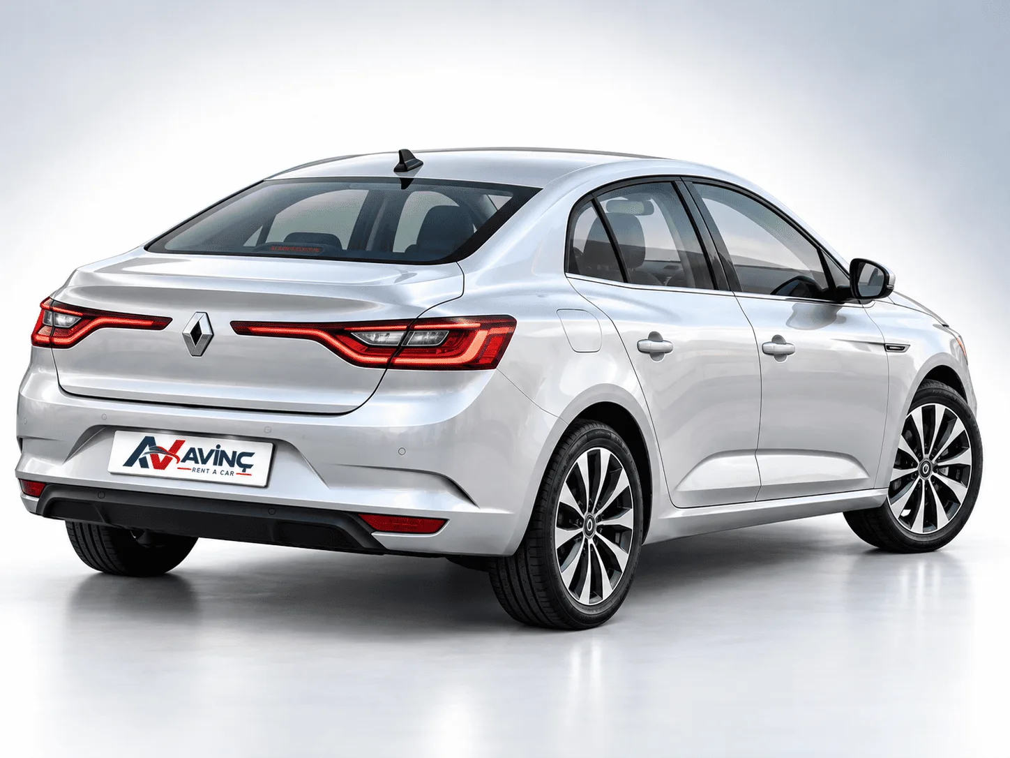Renault Megane Gümüş Gri kiralık araç — arka çapraz görünüm