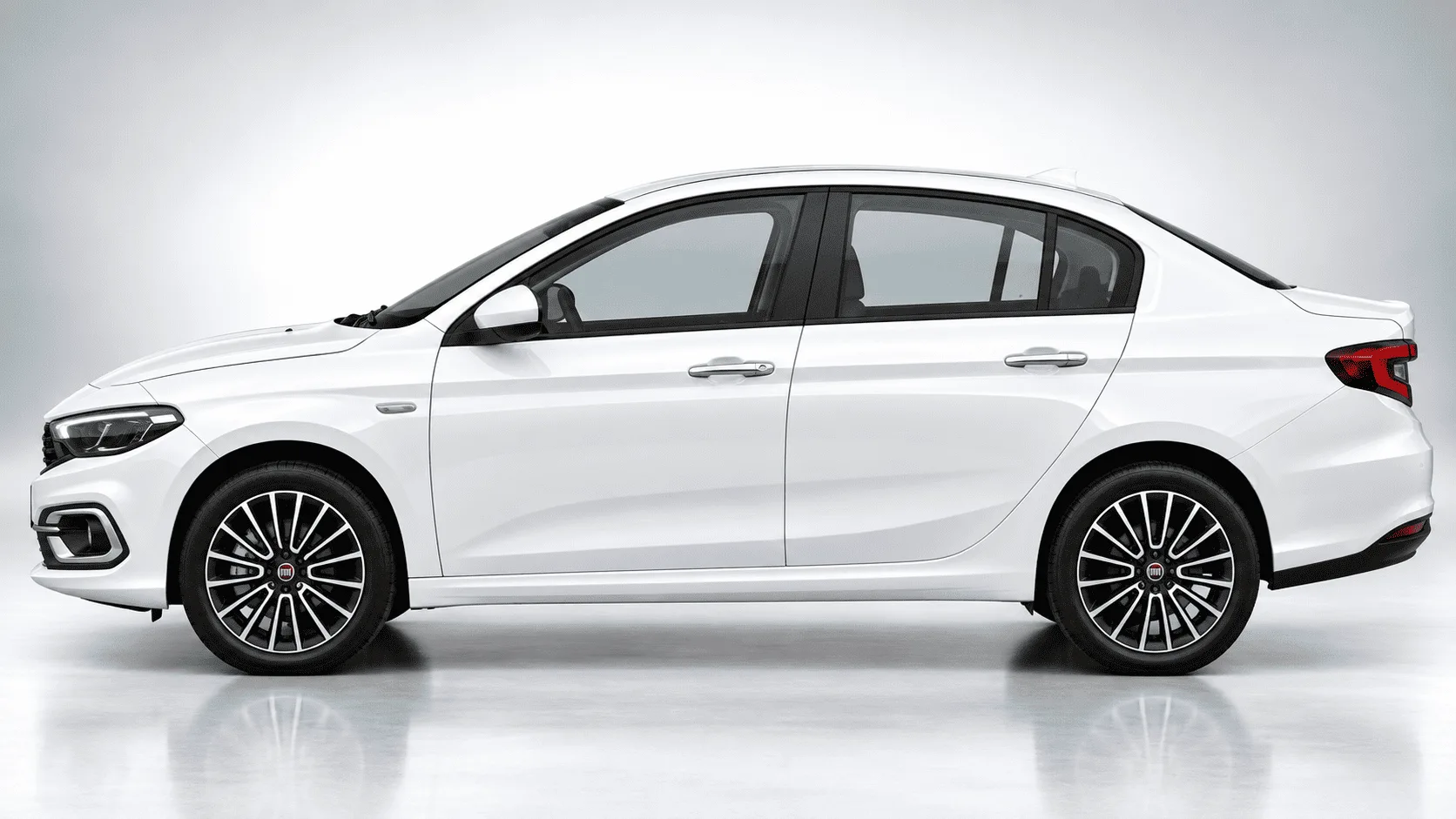 Fiat Egea Urban Beyaz kiralık araç — yan profil görünümü