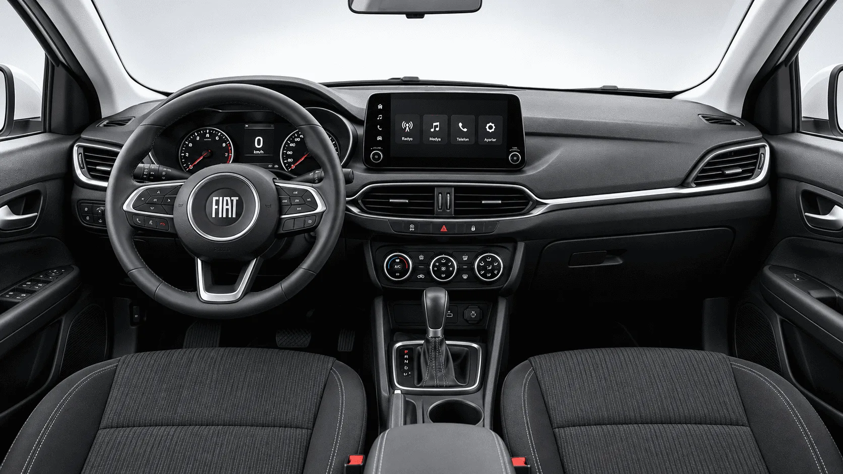 Fiat Egea Urban Beyaz kiralık araç iç mekânı — direksiyon, gösterge paneli ve otomatik vites konsolu