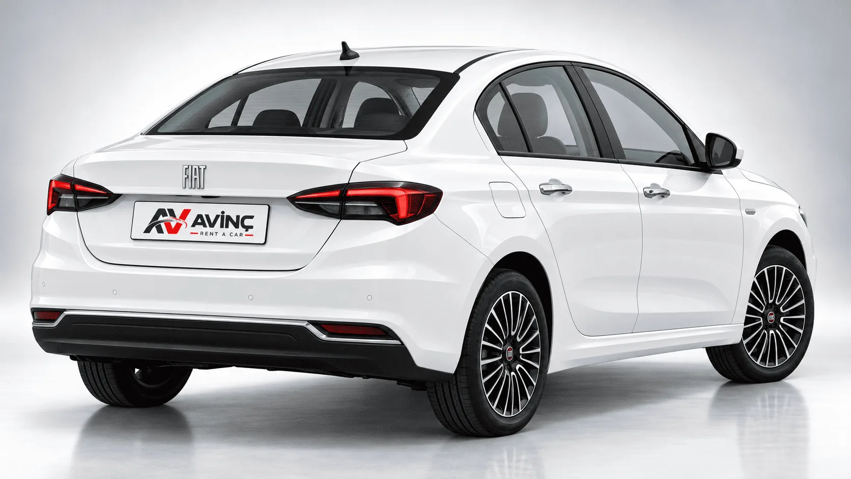Fiat Egea Urban Beyaz kiralık araç — arka çapraz görünüm