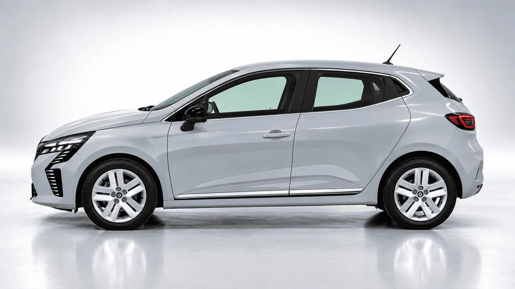 Renault Clio Gri kiralık araç — yan profil görünümü