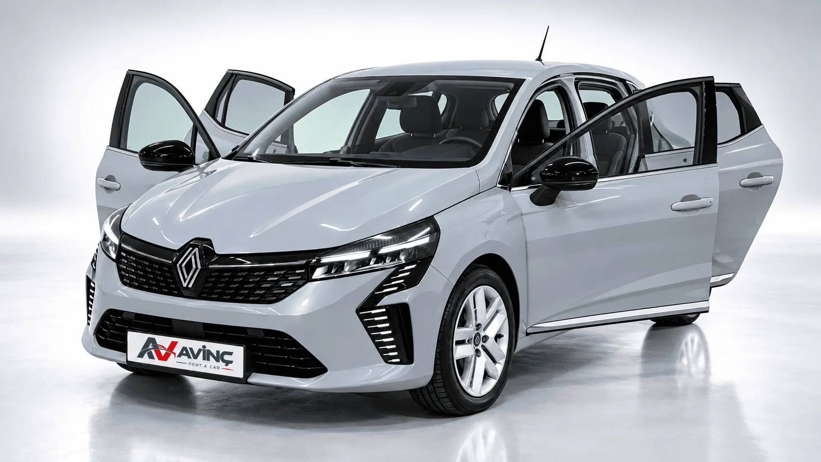 Renault Clio Gri kiralık araç — kapıları açık ön çapraz görünüm
