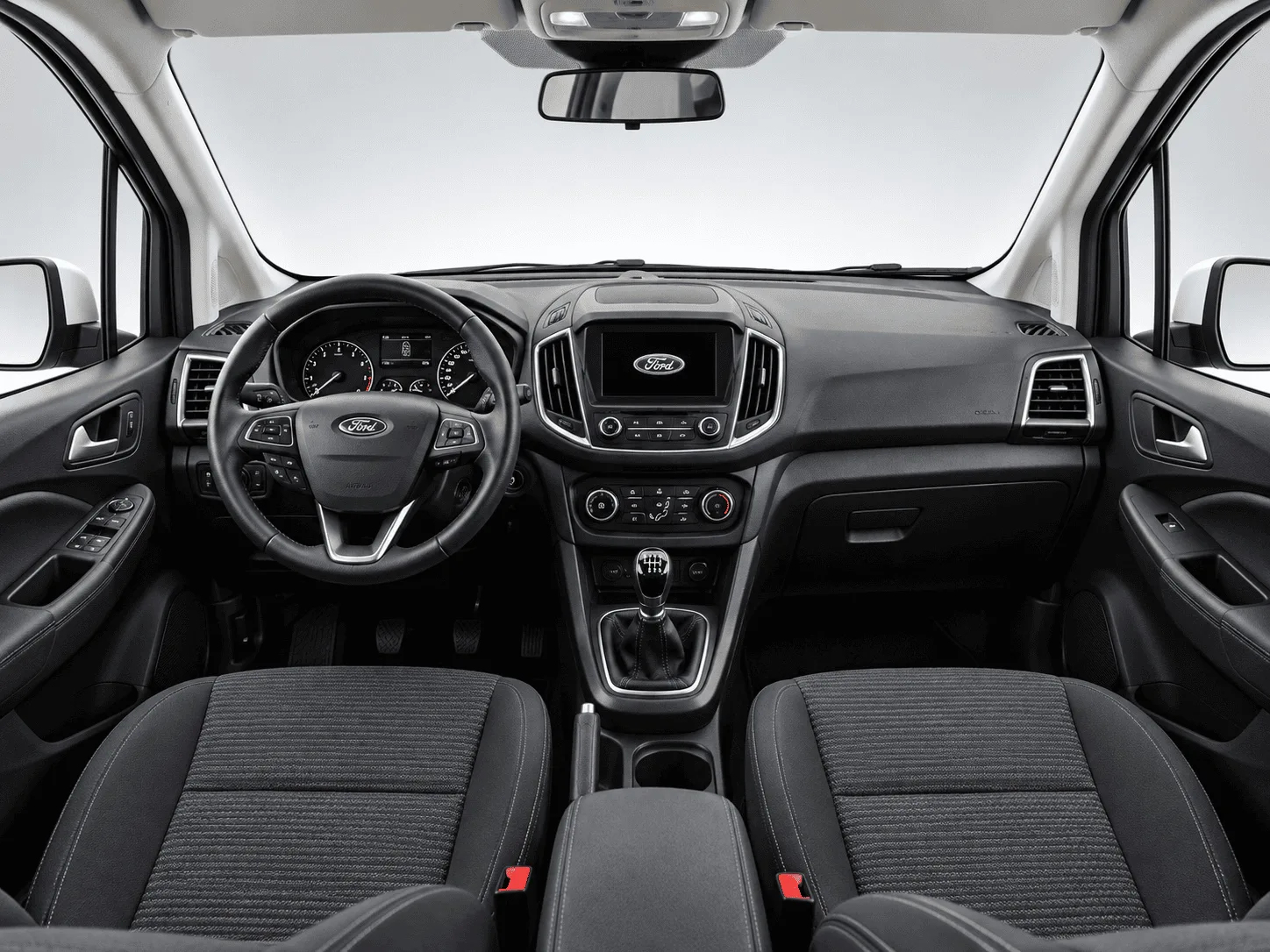 Ford Tourneo Courier Beyaz kiralık minivan iç mekânı — direksiyon, gösterge paneli ve manuel vites