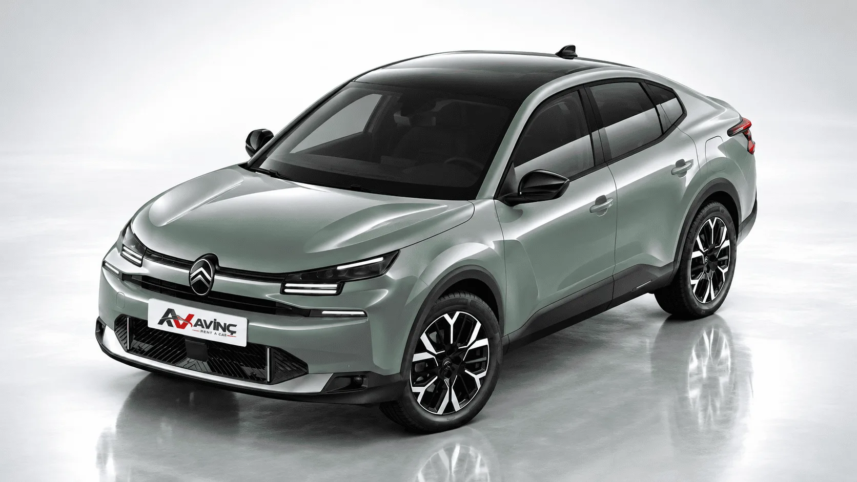 Citroen C4 X Yeşil kiralık araç — yukarıdan ön çapraz görünüm
